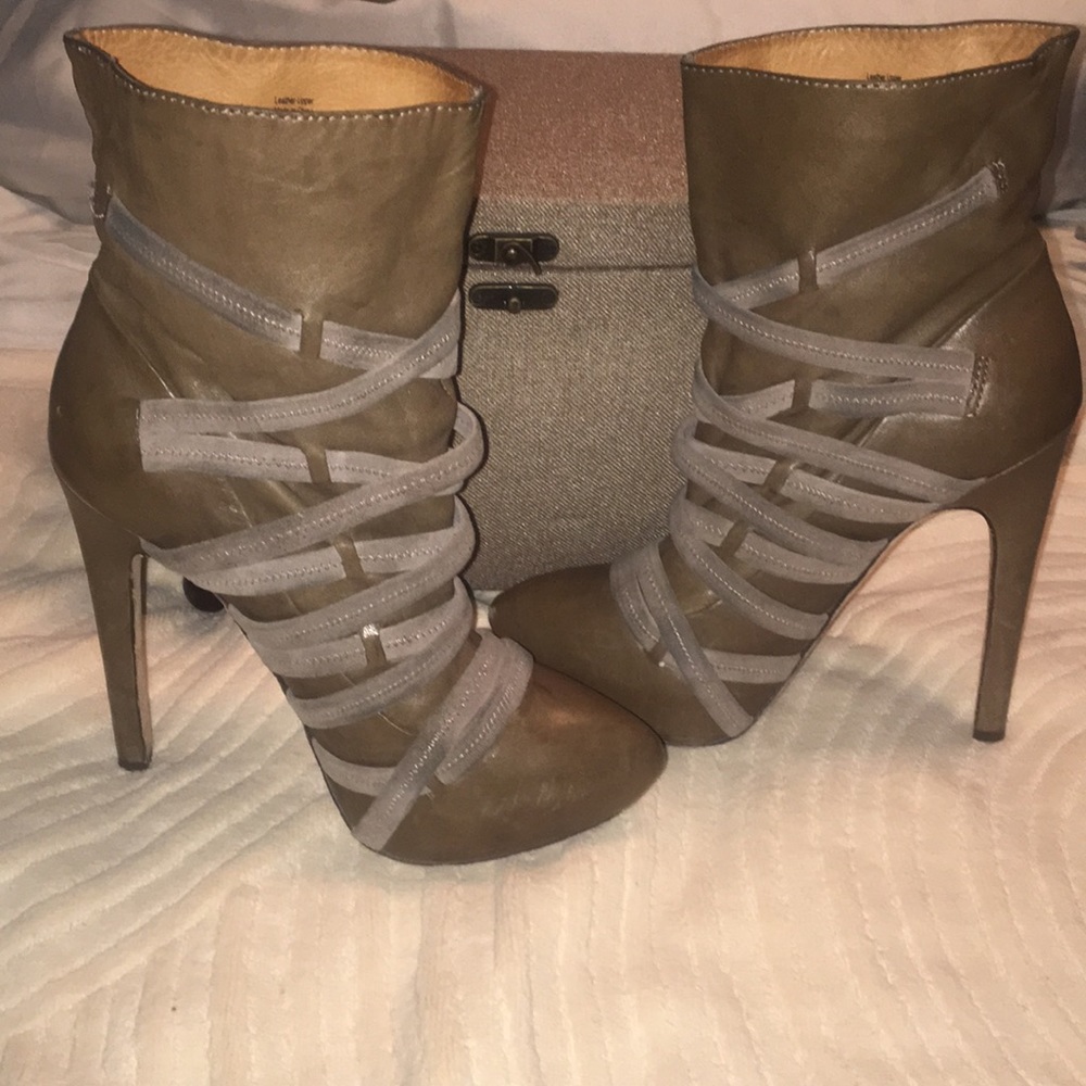 LAMB stiletto leather boots in dark camel / tan